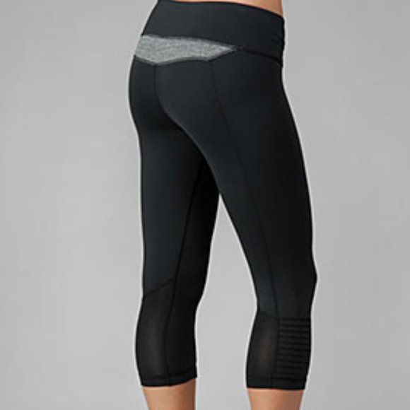 RARE. Run Fast Crop size 6 lululemon - Picture 4 of 10